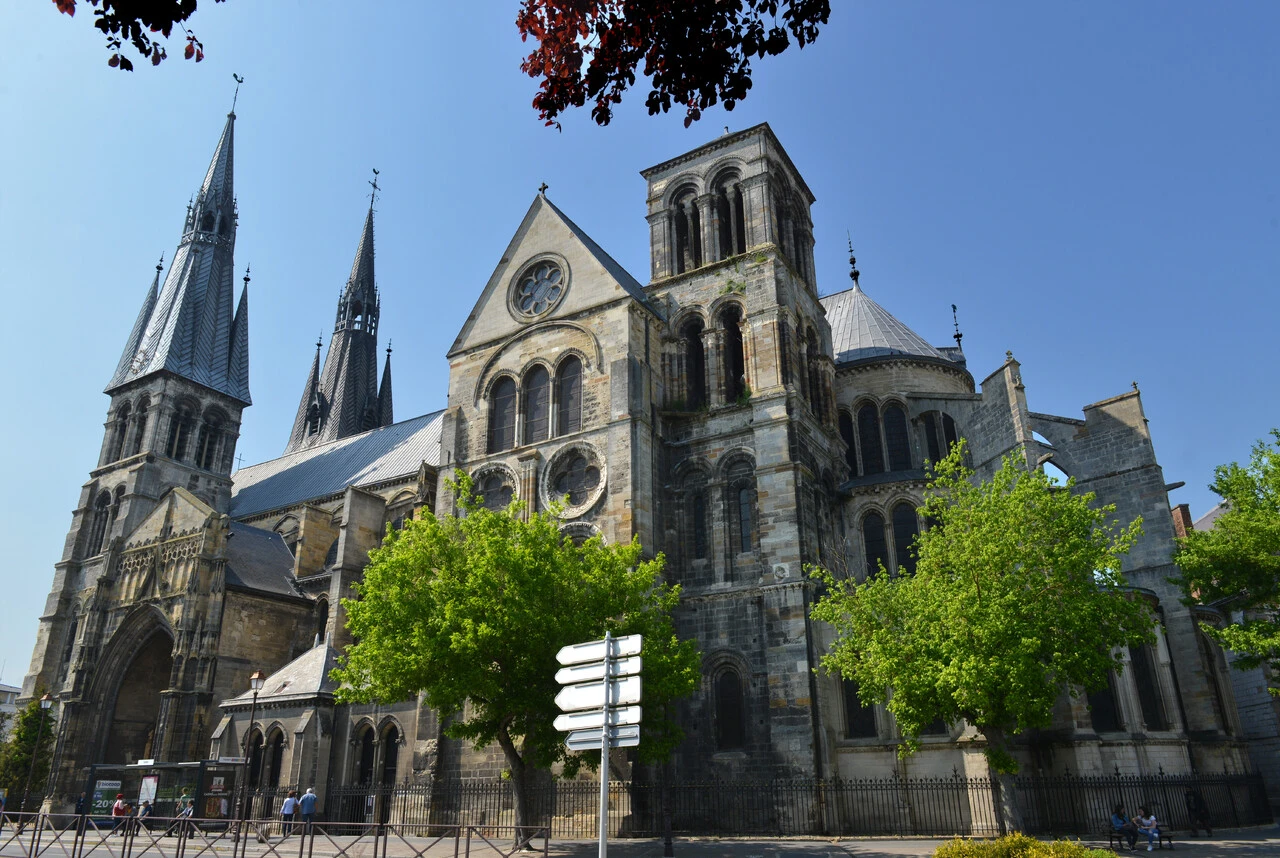 Collégiale Notre-Dame-En-Vaux  Rue de Vaux